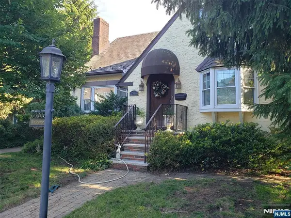 216 N Ross Place, Ho-Ho-Kus, NJ 07423