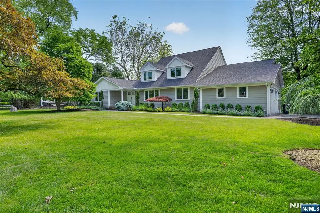 22 Glen Carl Road, Upper Saddle River, NJ 07458 - #1