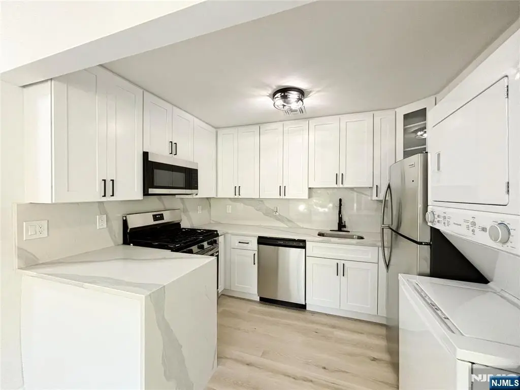 135 Falcon Ridge Way, Hamburg, NJ 07419 - #1