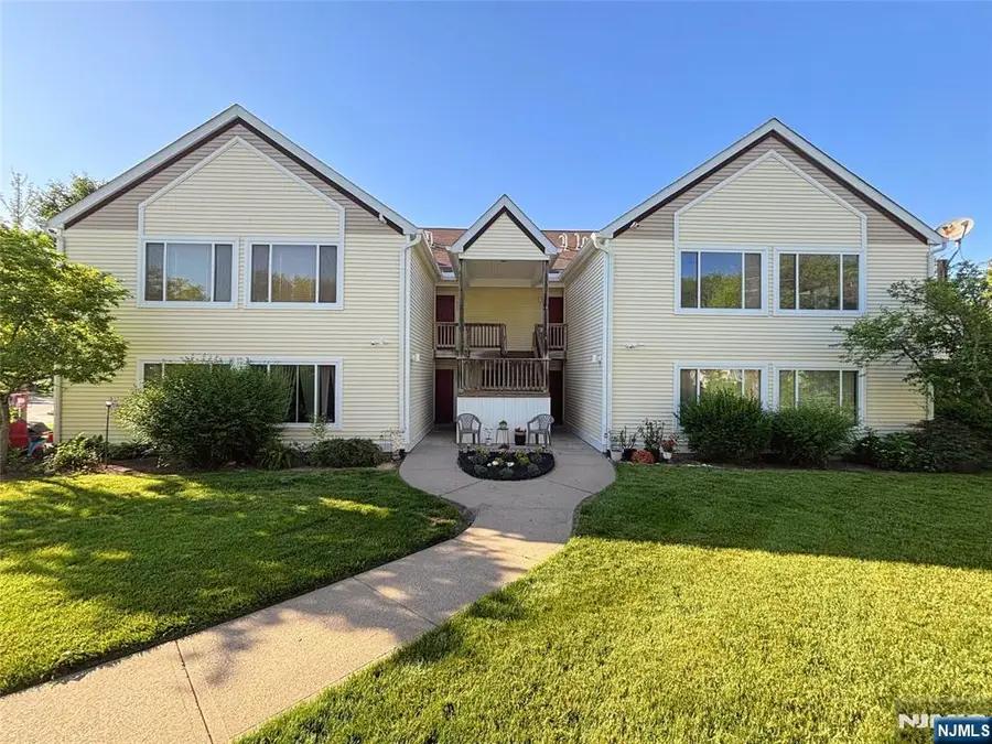 135 Falcon Ridge Way, Hamburg, NJ 07419 - #2