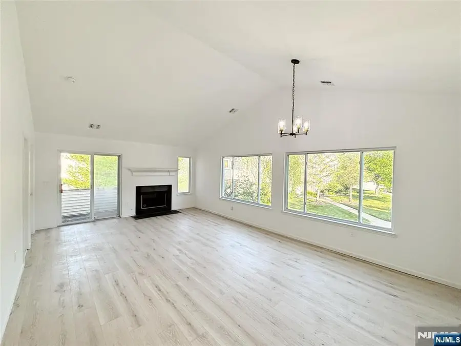 135 Falcon Ridge Way, Hamburg, NJ 07419 - #3