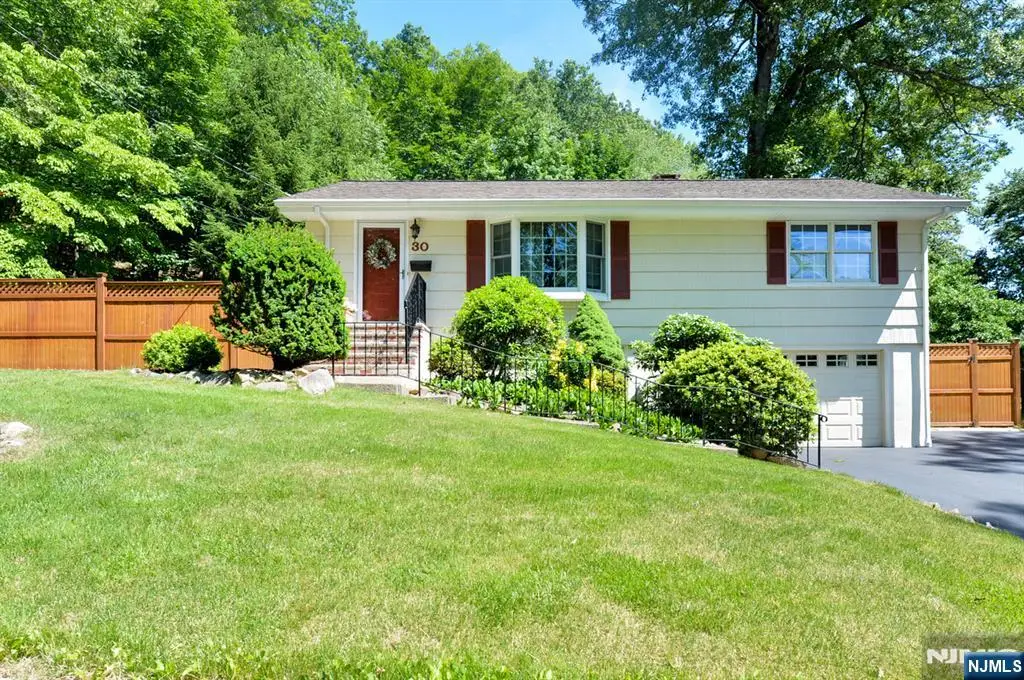 30 Knolls, Bloomingdale, NJ 07403 - #1