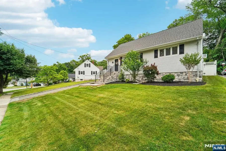 13 Crane Terrace, Verona, NJ 07044 - #3