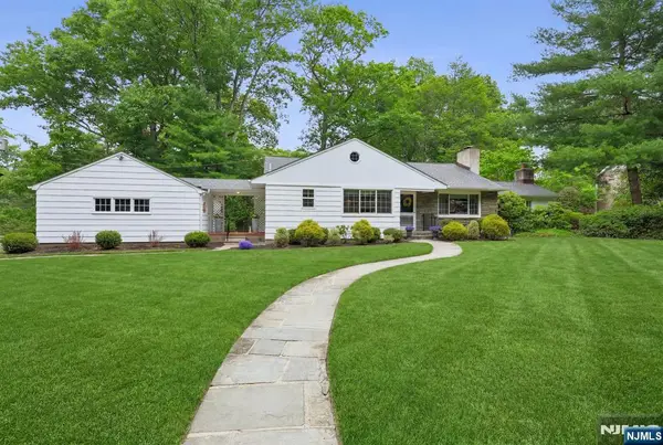 25 Grove Street, Caldwell, NJ 07006