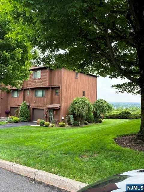 88 Metro Vista Drive, Hawthorne, NJ 07506