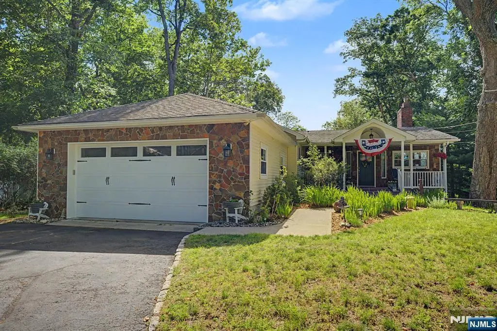 29 Minnehaha Boulevard, Oakland, NJ 07436 - #1