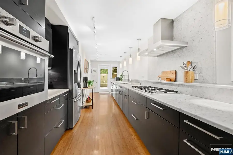 565 Jersey Avenue 1, Jersey City, NJ 07302 - #3