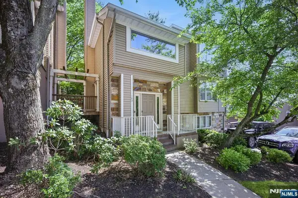 182 Clarken Drive 27, West Orange, NJ 07052