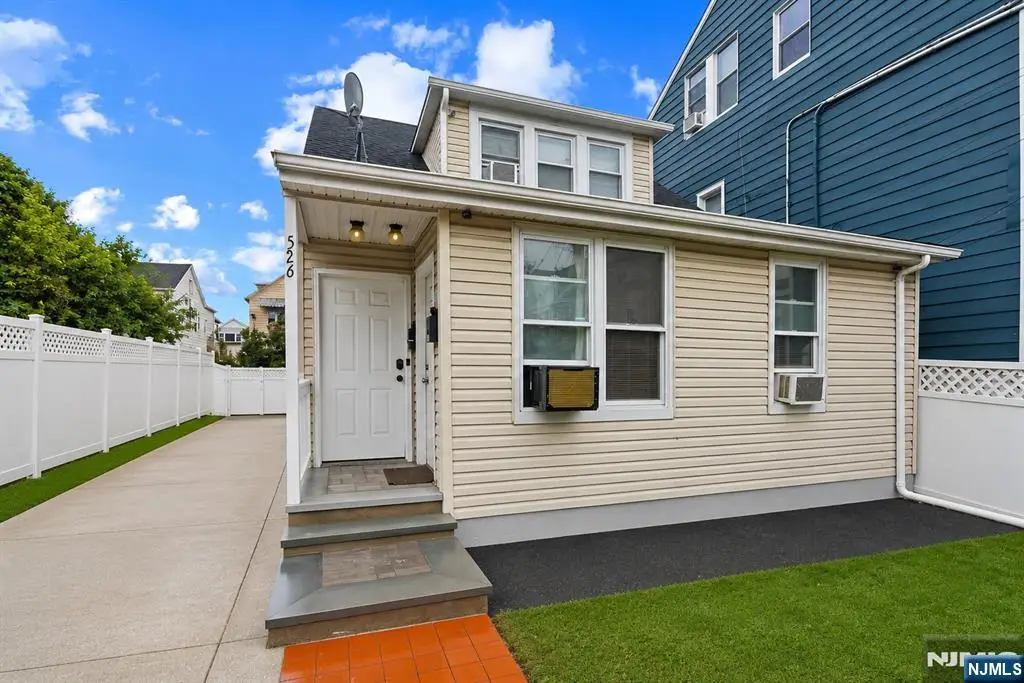 526 E 25th Street, Paterson, NJ 07514 - #1