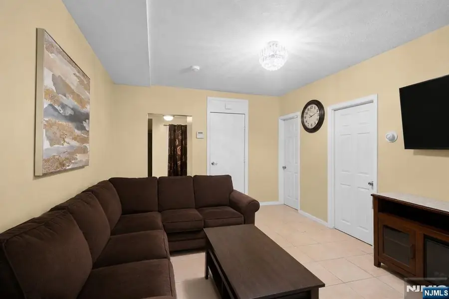 526 E 25th Street, Paterson, NJ 07514 - #3