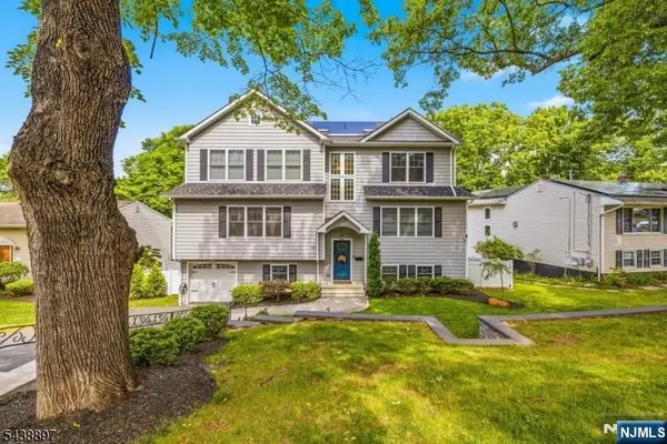 46 Edgemere Road, Livingston, NJ 07039