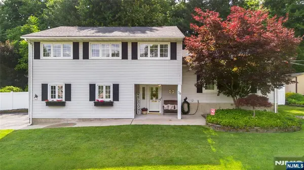 19 Falcon Place, Wayne, NJ 07470