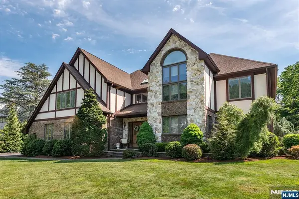 13 Fox Run, North Caldwell, NJ 07006