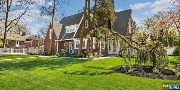 206 Lakeview Avenue, Leonia, NJ 07605