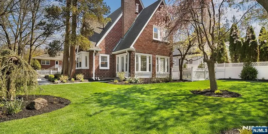 206 Lakeview Avenue, Leonia, NJ 07605 - #2