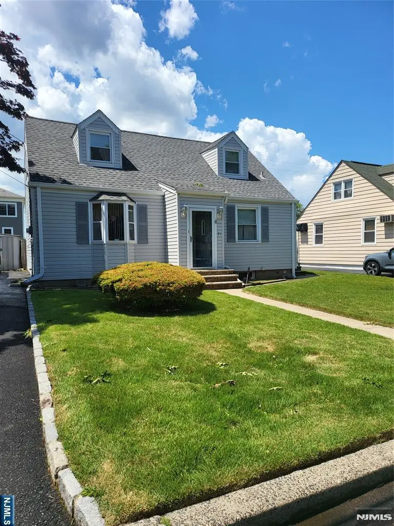 21 Woodland Drive, Hasbrouck Heights, NJ 07604 - #3
