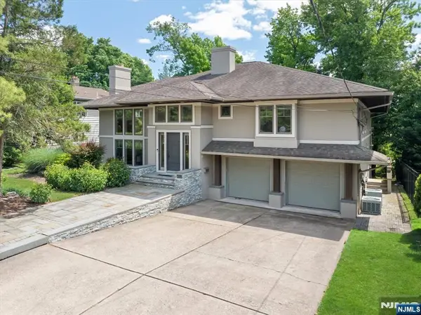 130 Van Nostrand Avenue, Englewood Cliffs, NJ 07632