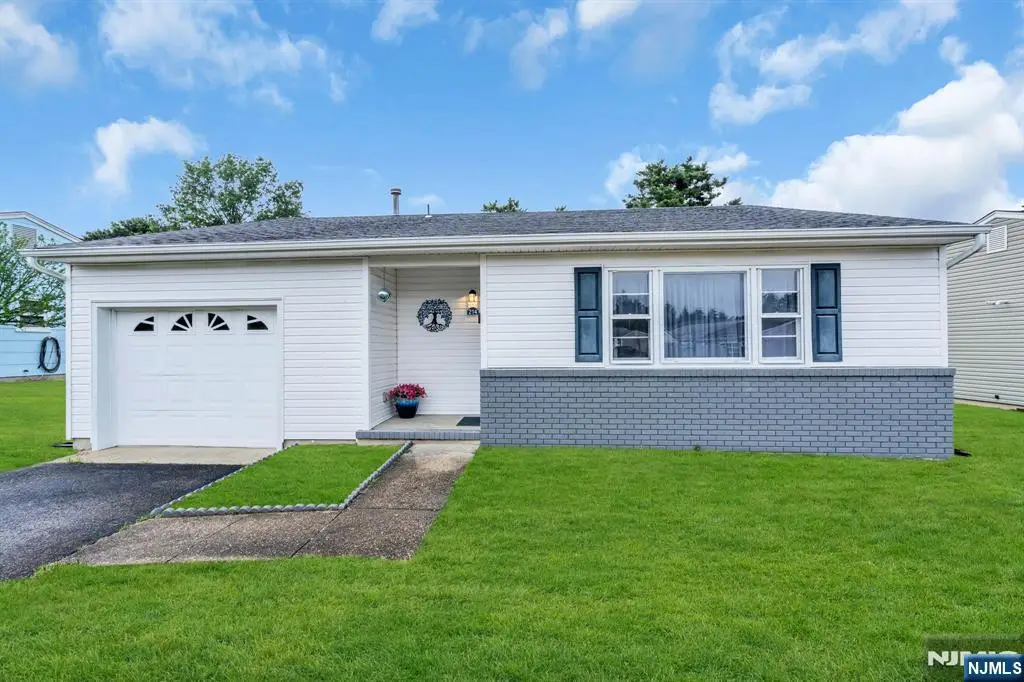 214 Westbrook Drive, Holiday City Berkeley, NJ 08757 - #1