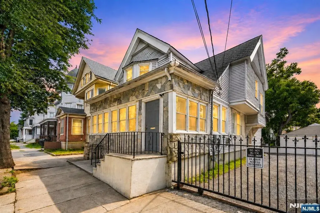 196 S 6th Street, Newark, NJ 07103 - #1