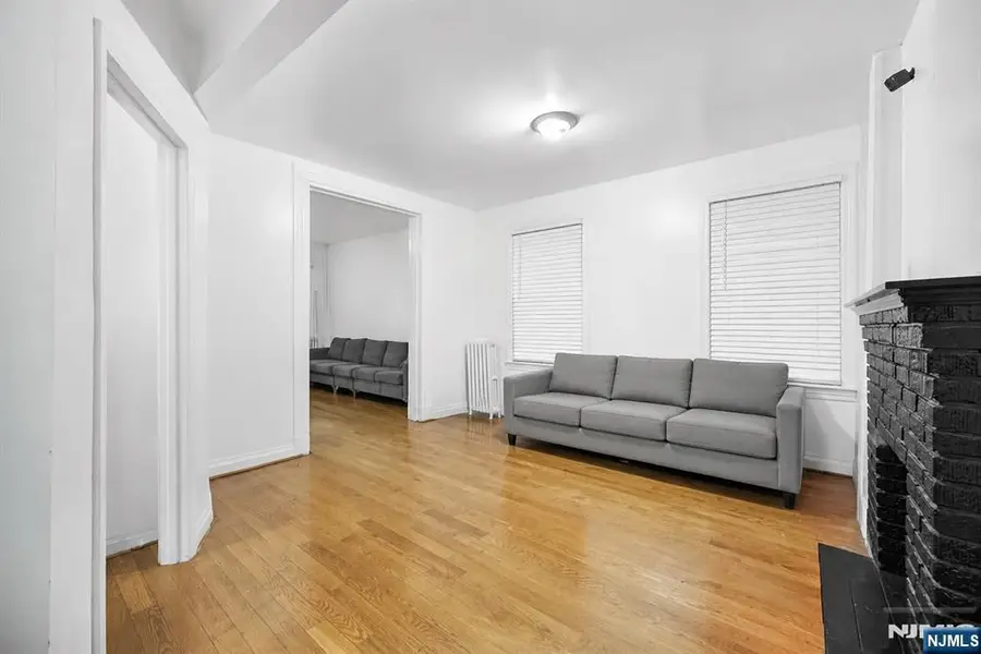 196 S 6th Street, Newark, NJ 07103 - #3