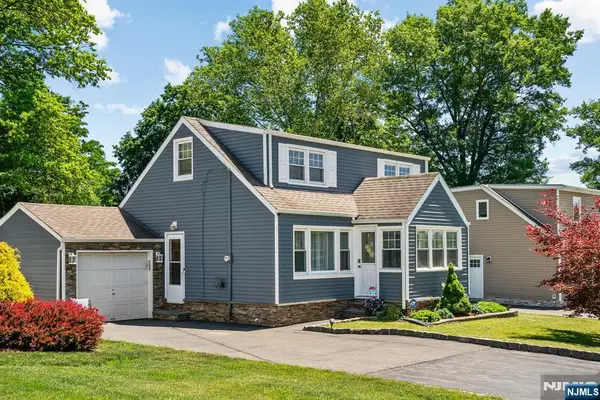 10 Dale Drive, Fairfield, NJ 07004
