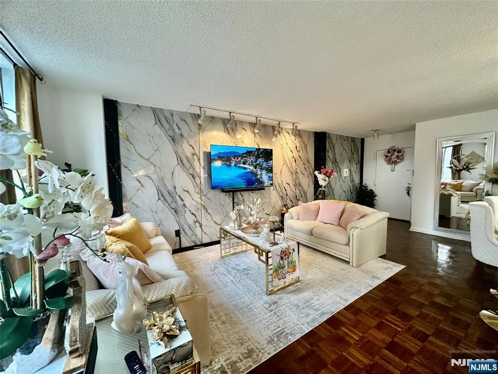 160 Overlook Avenue 2D, Hackensack, NJ 07601 - #1
