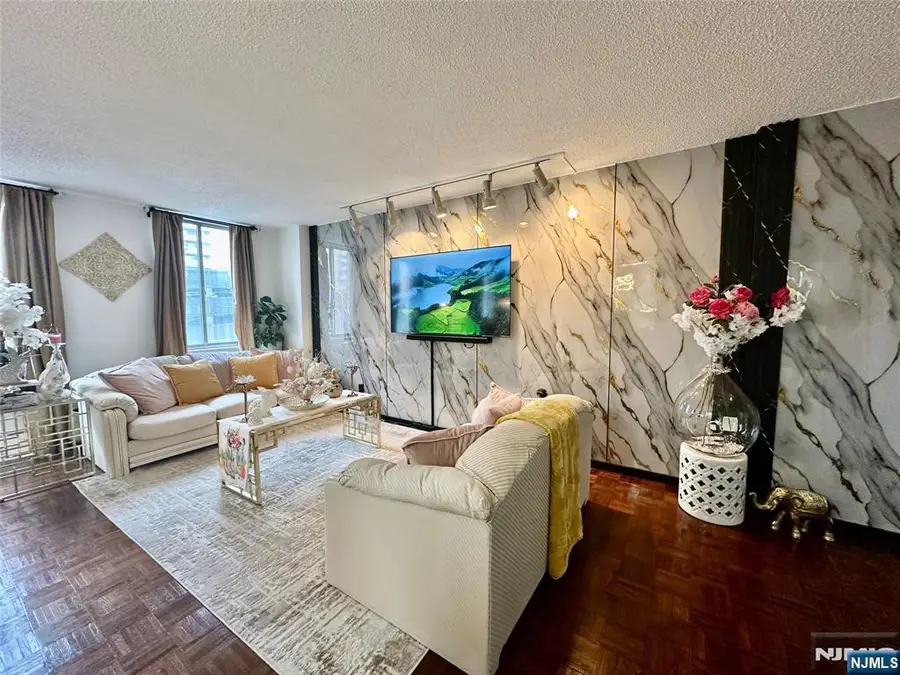 160 Overlook Avenue 2D, Hackensack, NJ 07601 - #3