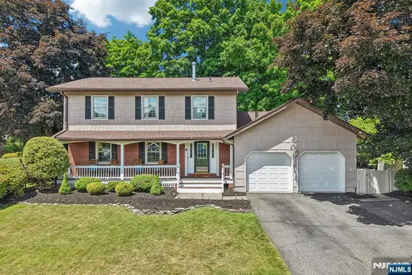 4 Holyoke Road, Wayne, NJ 07470