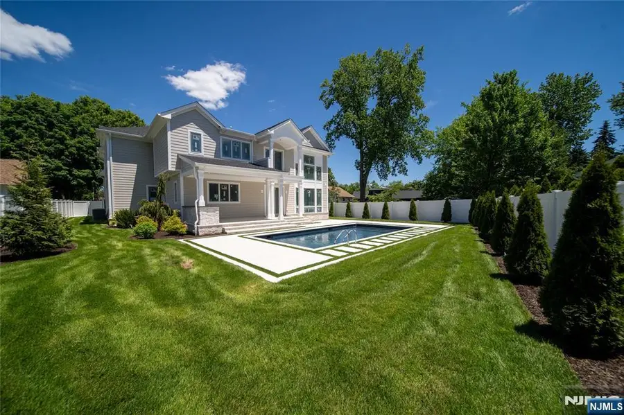 92 Oliver Road, Paramus, NJ 07652 - #3
