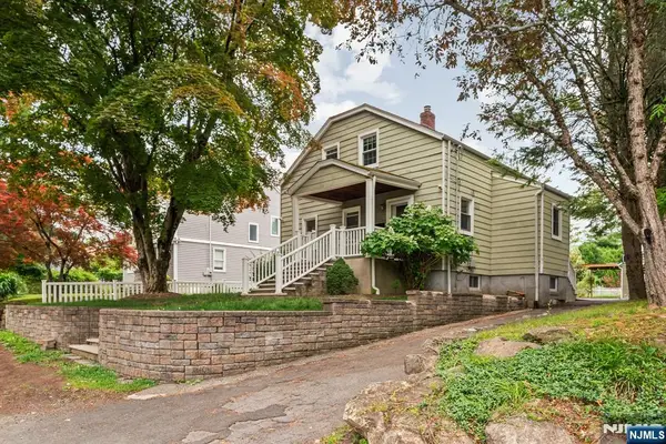 54 Chestnut Avenue, Park Ridge, NJ 07656