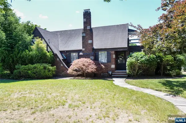 15-06 Morlot Avenue, Fair Lawn, NJ 07410