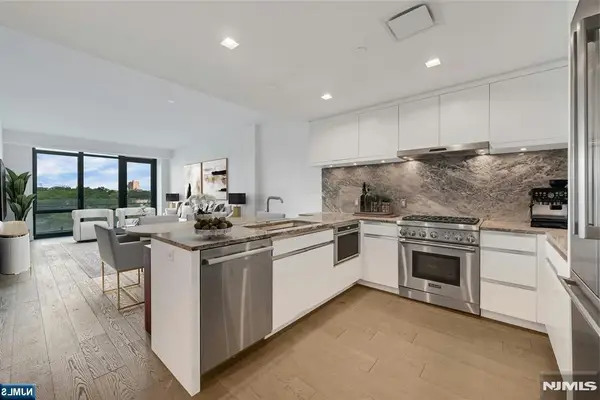 320 Adolphus Avenue 806, Cliffside Park, NJ 07010