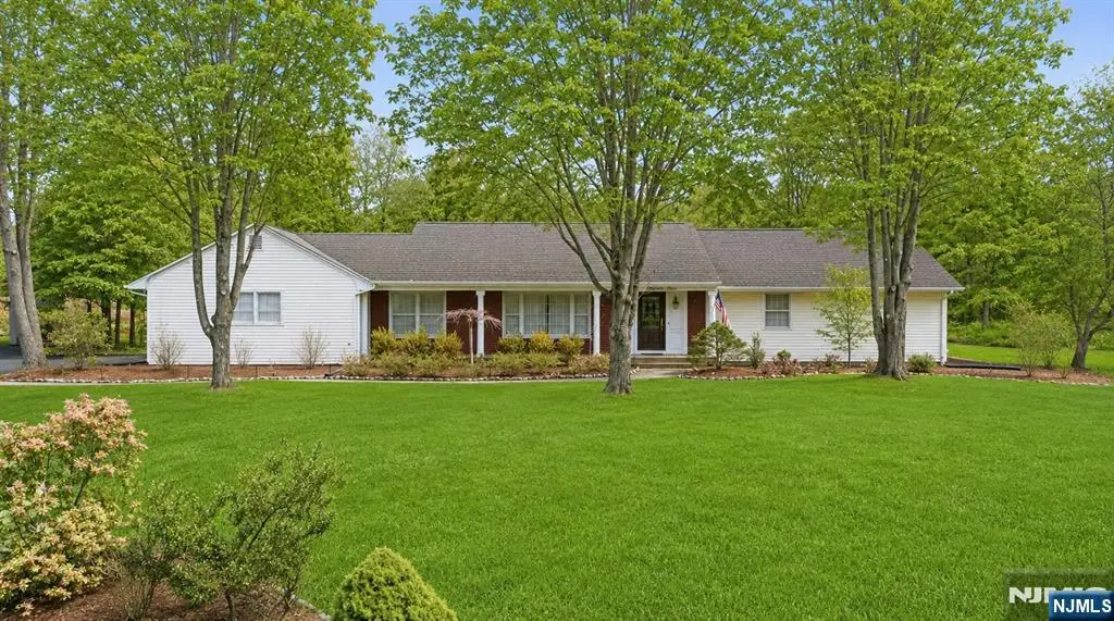 23 Jan River Drive, Saddle River, NJ 07458 - #1