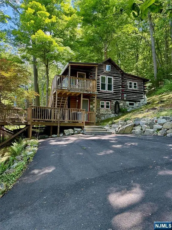 57 Lakeside Drive, Sussex, NJ 07461