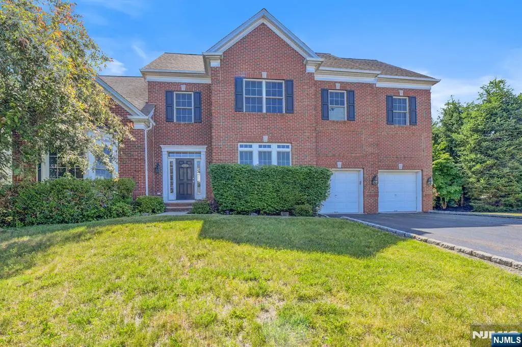 16 Commanders Court, Totowa, NJ 07512 - #1