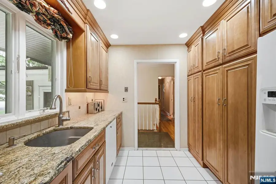 23 Cressfield Court, Woodcliff Lake, NJ 07677 - #3
