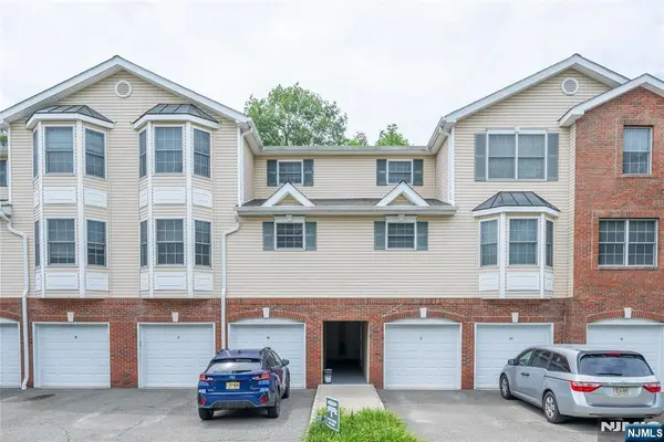 30-08 Federal Hill Road 8, Pompton Lakes, NJ 07442