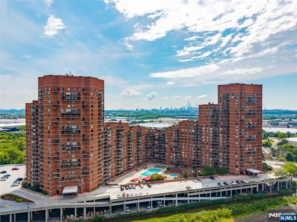 2006 Harmon Cove Tower, Secaucus, NJ 07094 - #1
