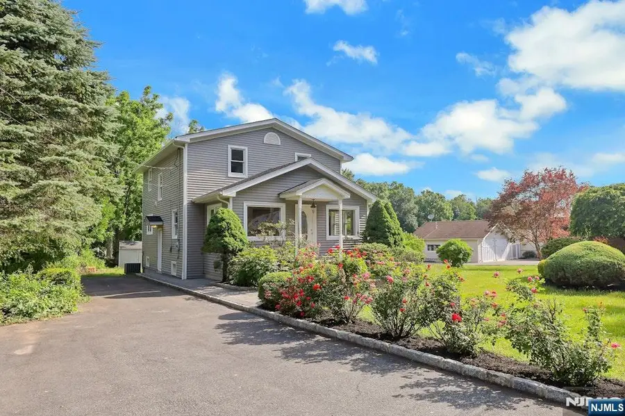 32 Bellows Lane, Towaco, NJ 07082 - #3