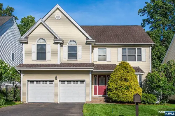 7 Wayne Court, Waldwick, NJ 07463