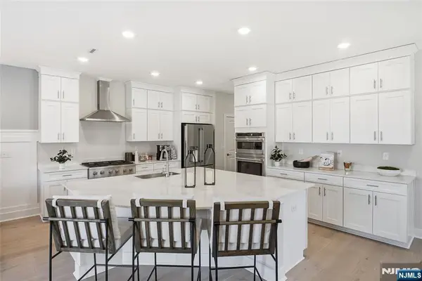11 Pimlico Place, Oakland, NJ 07436