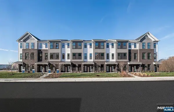 300 Sycamore Street #301, Kearny, NJ 07032