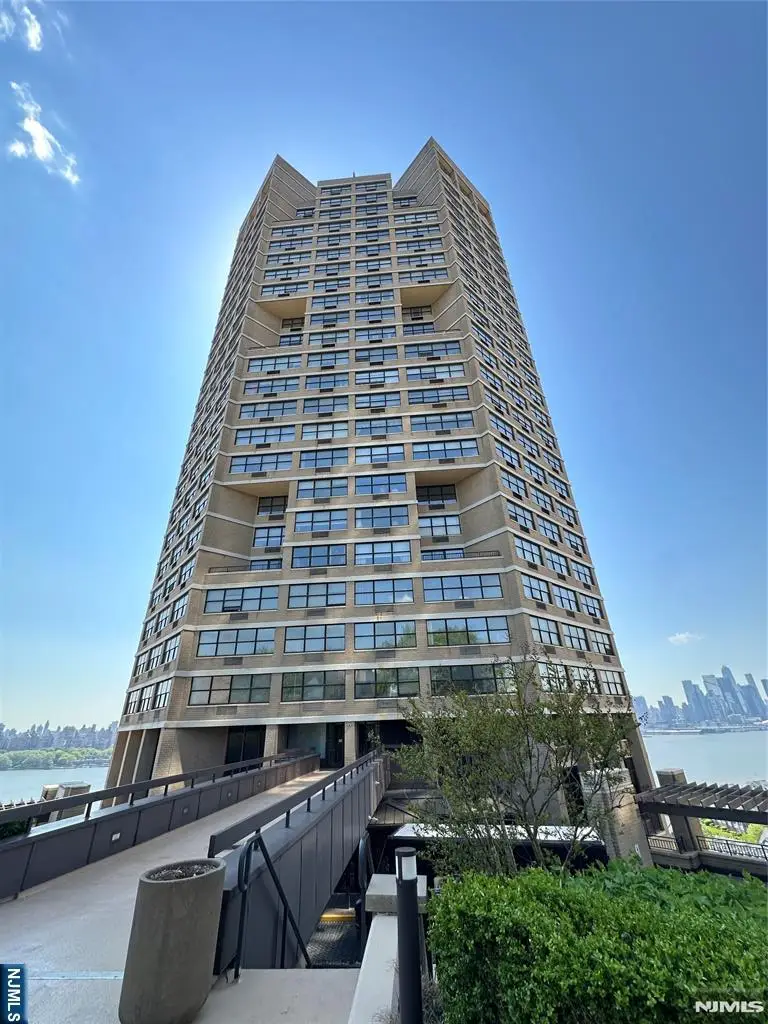 7002 JFK Blvd E 20G, Guttenberg, NJ 07093 - #1