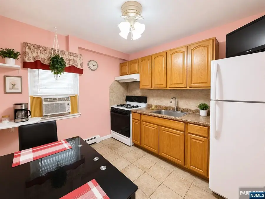 725 Joralemon Street 31, Belleville, NJ 07109 - #3