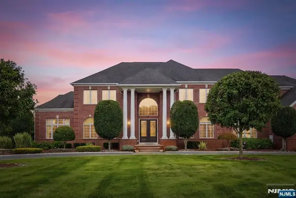 7 Crystal Court, Manalapan, NJ 07726