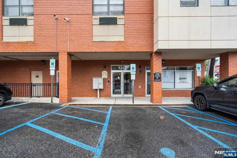 9252 Kennedy Boulevard 204, North Bergen, NJ 07047 - #3
