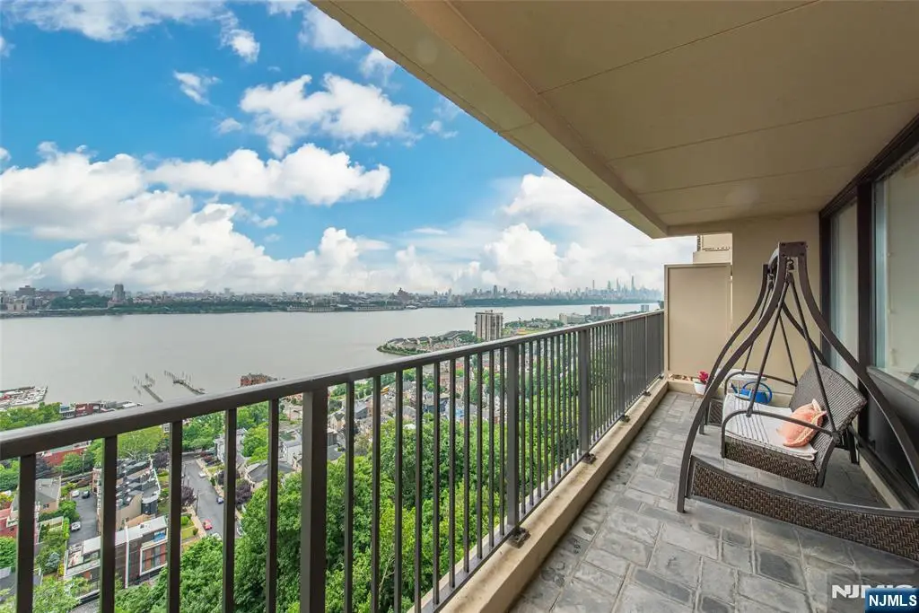 3 Horizon 1007, Fort Lee, NJ 07024 - #1