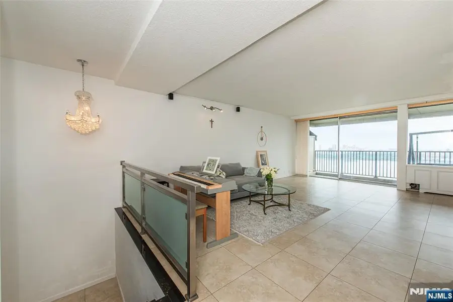 3 Horizon 1007, Fort Lee, NJ 07024 - #3