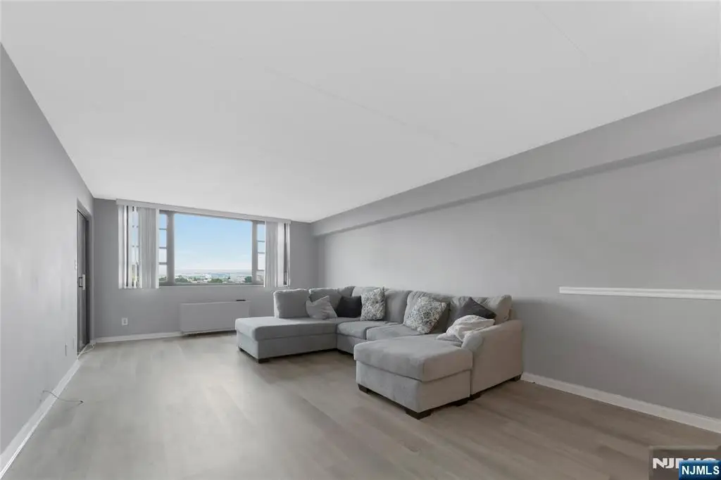 250 Gorge 21E, Cliffside Park, NJ 07010 - #1