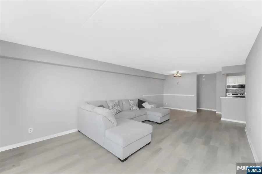 250 Gorge 21E, Cliffside Park, NJ 07010 - #3